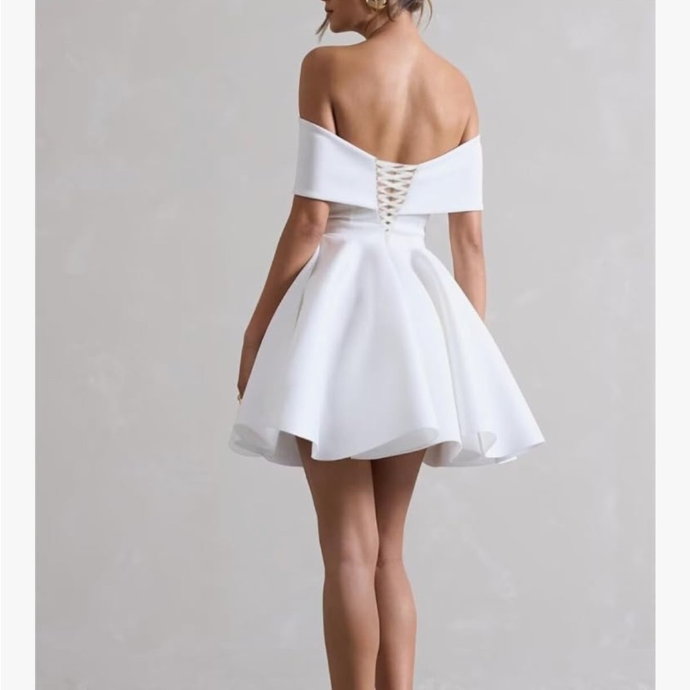 Elegant White Short Dress - Picture 2 of 6
